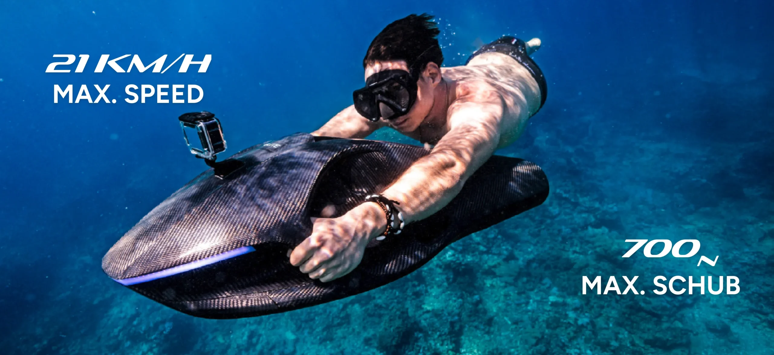 SeaNXT Scooter im Einsatz vor der Küste von Paje Unterwasserscooter im türkisblauen Wasser vor Zanzibar